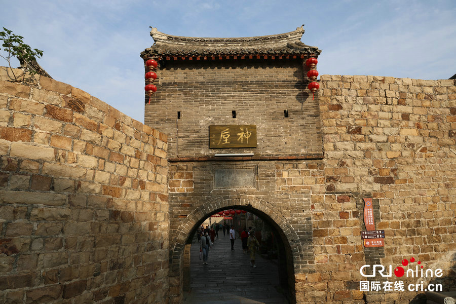 【行走都市圈·聚焦出彩中原】許昌禹州：一藥一瓷講好産業故事_fororder_神垕古鎮老街入口.JPG