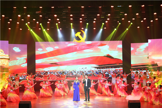 信陽市潢川縣舉行“兩優一先”表彰典禮暨“慶七一”文藝匯演_fororder_圖片1