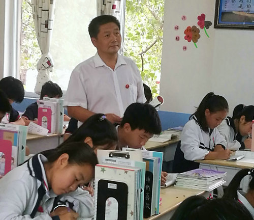 【河南供稿】新鄉市原陽縣教師夏江：堅守灘區三十載 癡心關愛貧困生