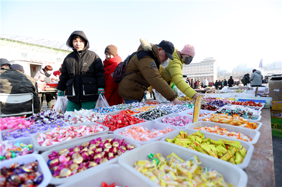 延吉市興安大集熱鬧非凡 年味十足