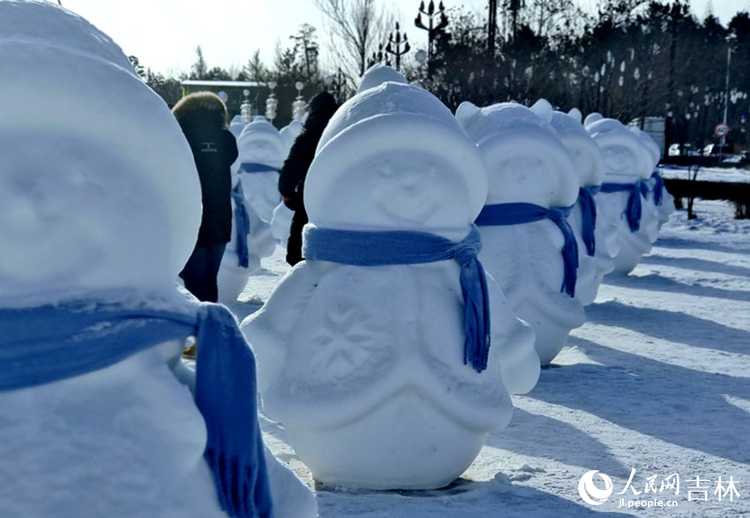 來長白山雪絨花雪樂園盡情“撒潑”