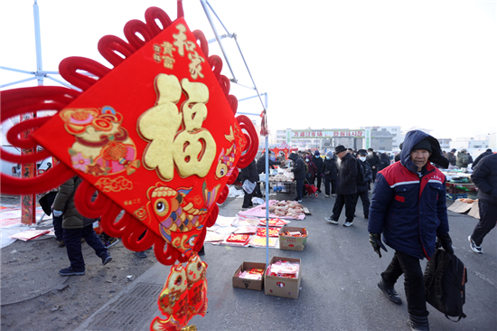 延吉市興安大集熱鬧非凡 年味十足