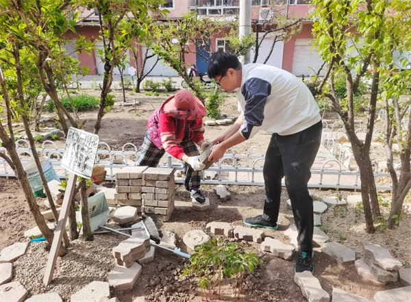 種花種草種幸福 延吉“共享花壇”開出“綠美團結花”