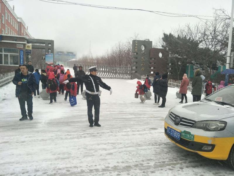 吉林省交警部門出動警力5000余人次確保交通安全