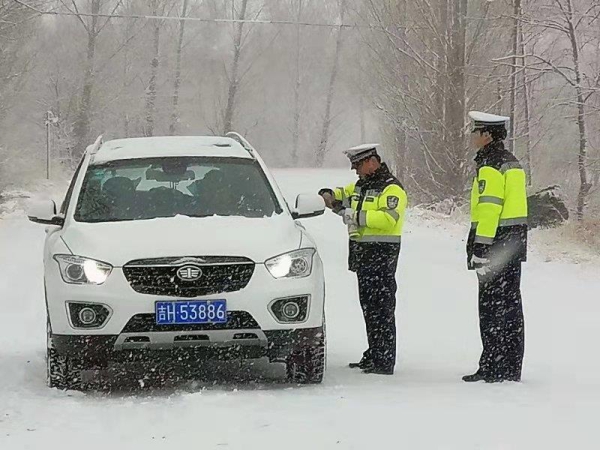 吉林省交警部門出動警力5000余人次確保交通安全