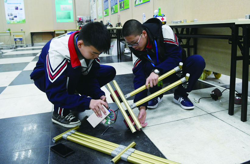 長春市千余名中小學生科技創新大賽比拼“腦力”