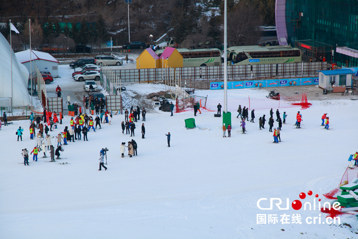 【吉林】【原創】【CRI看吉林】“漁獵查幹湖•2018冰雪吉林行”中外記者在長春體驗滑雪運動（組圖）