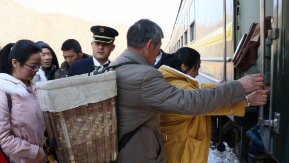 穿行在長白山山脈的綠皮慢火車 最低票價兩元錢