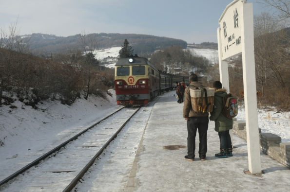 穿行在長白山山脈的綠皮慢火車 最低票價兩元錢