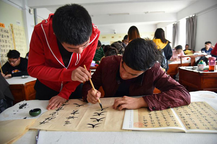 02【吉林】【供稿】【教育科技（標題）】長春工業大學留學生體驗中國書法文化魅力