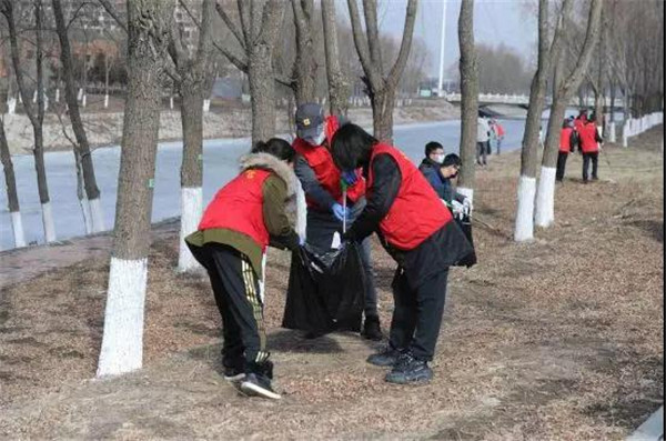 長春市直機關黨員幹部積極參加凈月高新區 “環境清潔周”系列活動