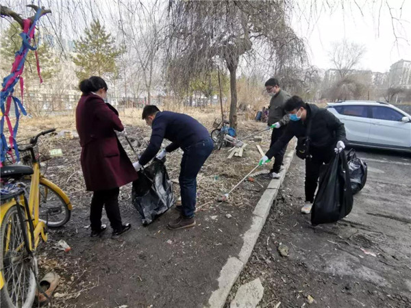 長春市直機關黨員幹部積極參加凈月高新區 “環境清潔周”系列活動