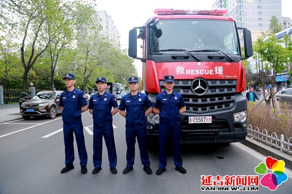 延吉考區3036名考生意氣風發走進考場接受高考檢閱