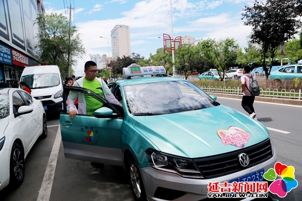 延吉考區3036名考生意氣風發走進考場接受高考檢閱