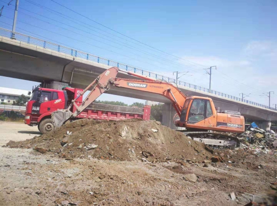 長春西客站周邊140處違建房屋被拆除