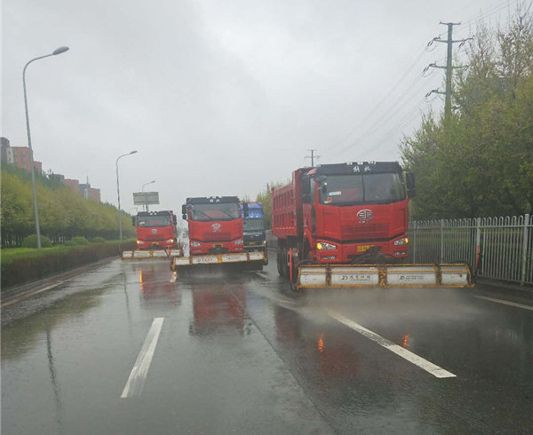 充分利用降雨天氣 全力做好除塵降塵