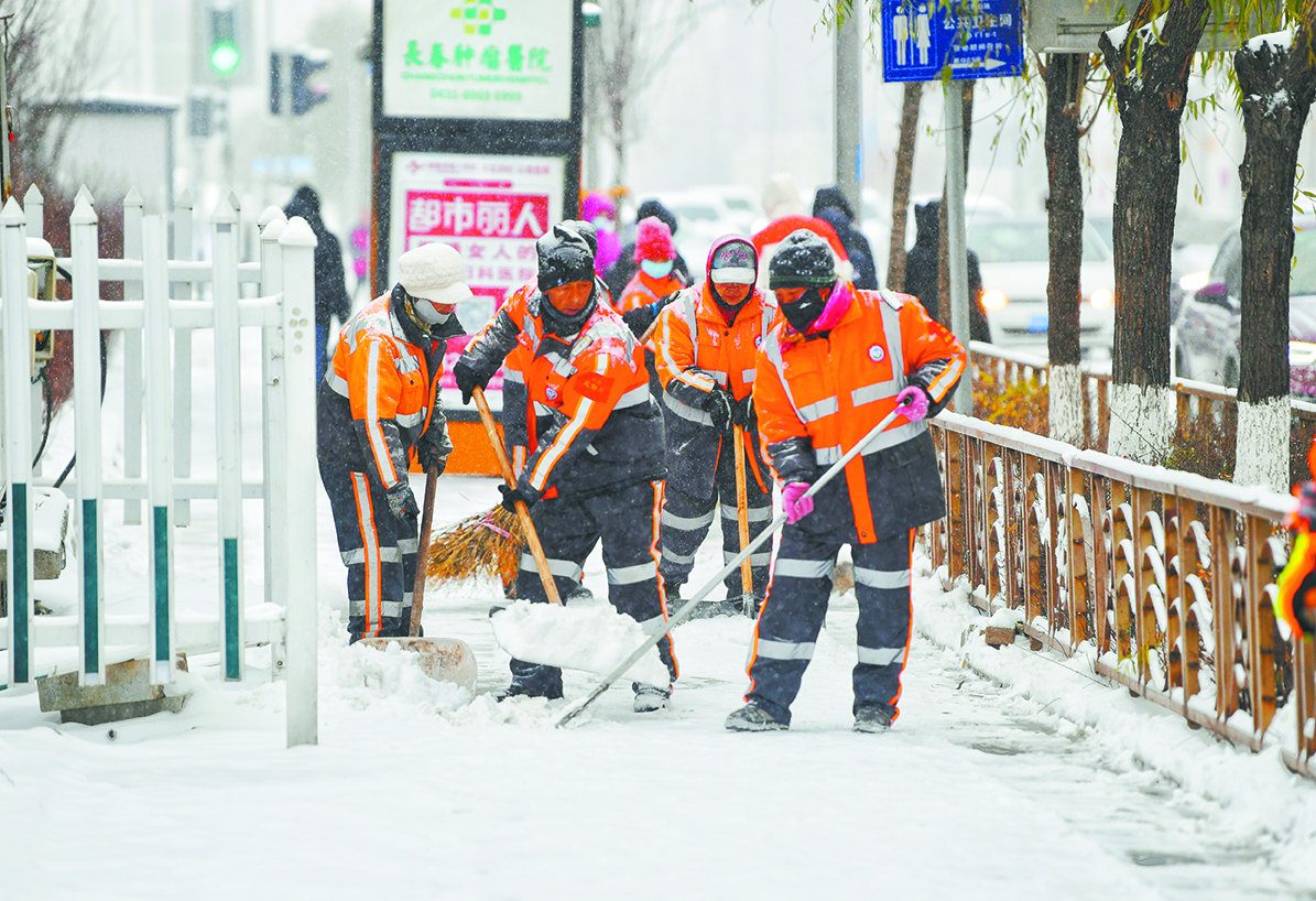 長春環衛：連續奮戰不捨晝夜 開啟循環清雪模式