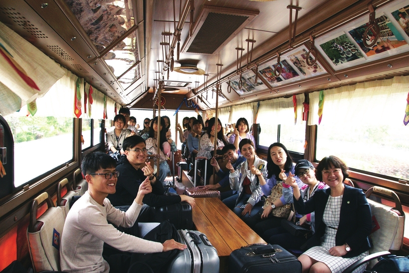 延邊大學聯合延吉車務段延吉西站為畢業生打造高鐵專列（c1006次列車）