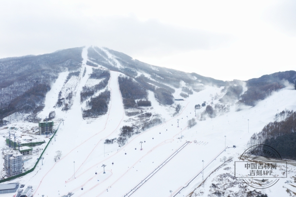 通化滑雪度假區（萬峰）：中國滑雪之鄉的“璀璨明珠”_fororder_W020220104649982289066