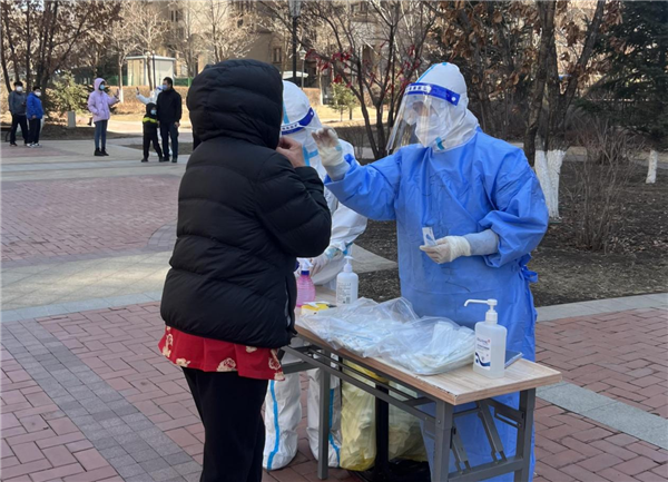 延吉市中醫院綜合治療室主管護師耿欣：力掃疫霾清瘴氣 眸含秋水暖春城_fororder_延吉2