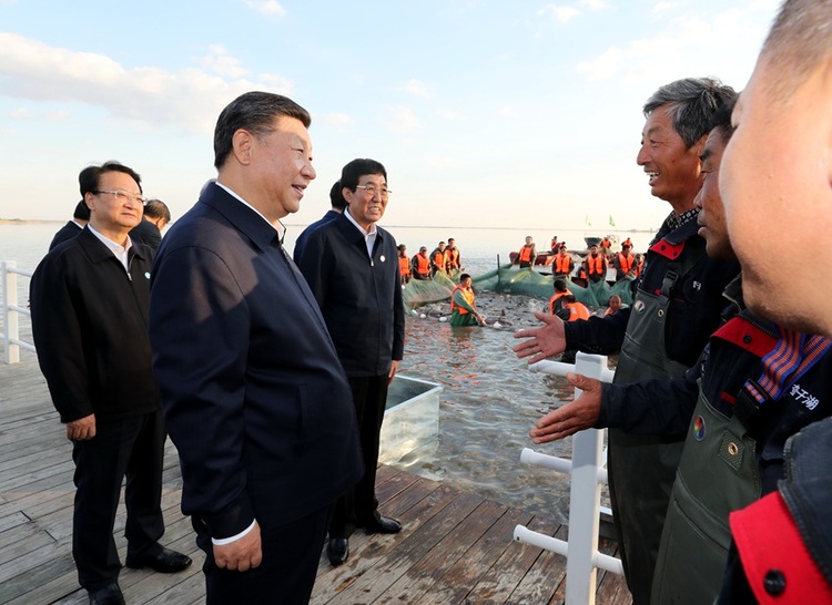 看中國·千家萬戶的事 水凈了 魚肥了 查幹湖“沸騰”了