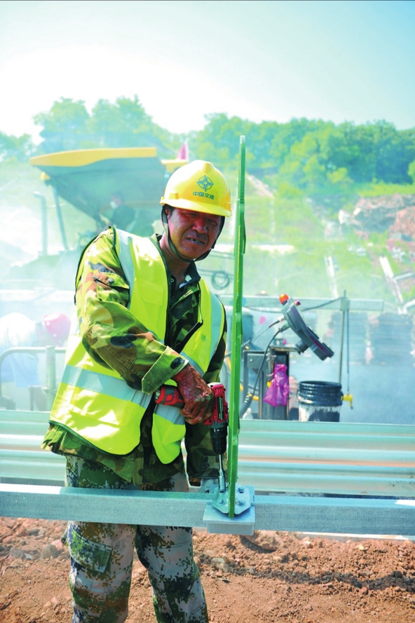 快著鞭 築長虹——吉林省交通運輸廳全面加快高速公路建設掠影