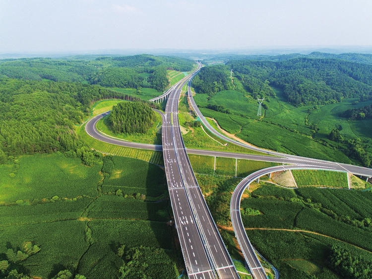 快著鞭 築長虹——吉林省交通運輸廳全面加快高速公路建設掠影