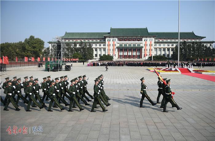 超燃！3500余人長春文化廣場升國旗唱國歌為祖國慶生