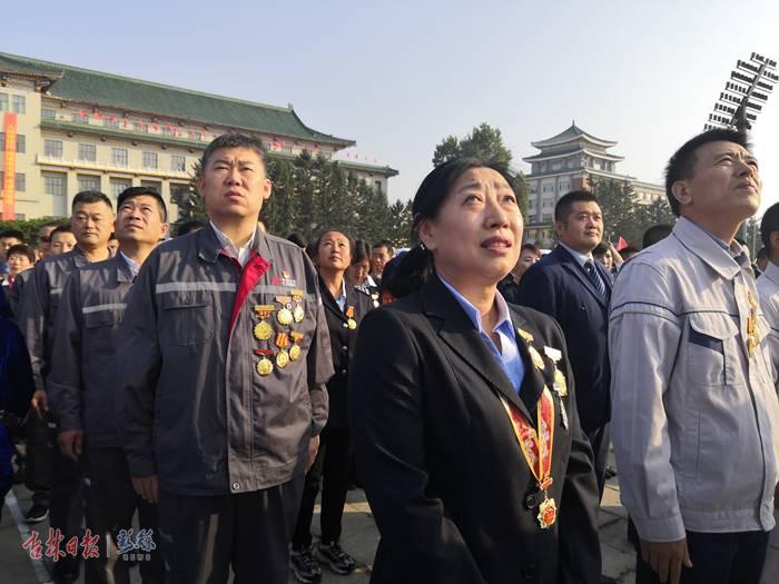 超燃！3500余人長春文化廣場升國旗唱國歌為祖國慶生