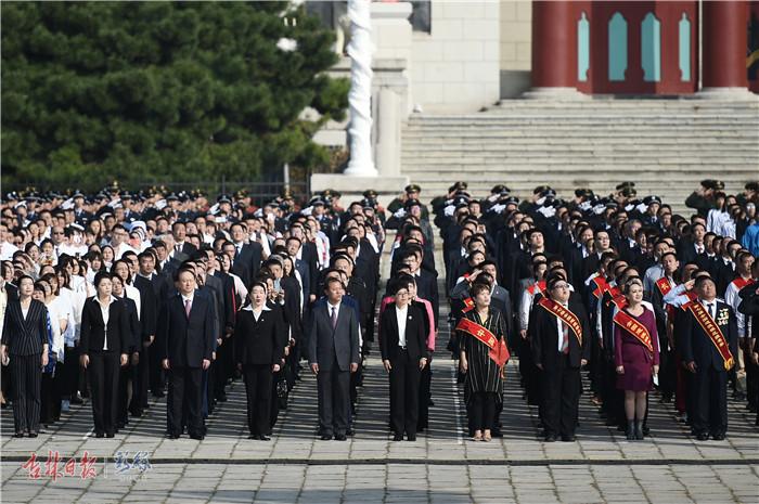 超燃！3500余人長春文化廣場升國旗唱國歌為祖國慶生