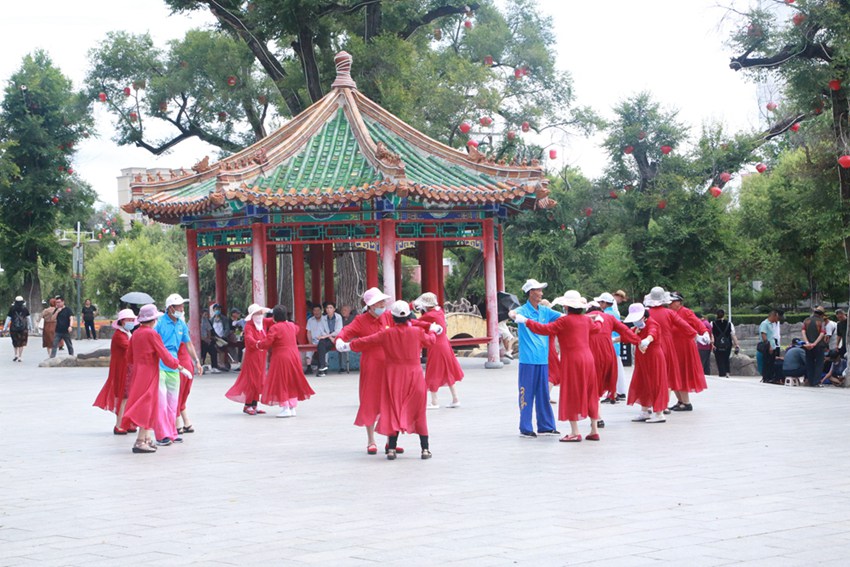 圖説延吉｜人民公園花團錦簇 每天萬名遊客進園打卡