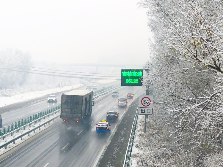 喜迎入冬第一場大雪 長春變成“白富美”！