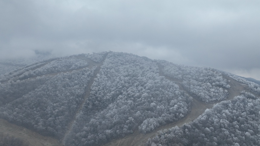 吉林北大湖迎來2023年首場高山霧凇