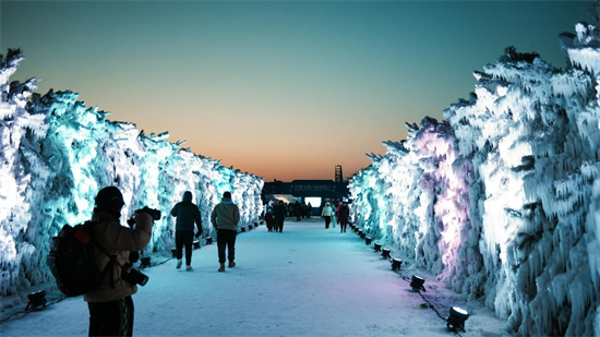 “長春北湖·秘境雪谷”暨“紅旗杯”長春市首屆職工冰雪運動會啟幕_fororder_圖片5