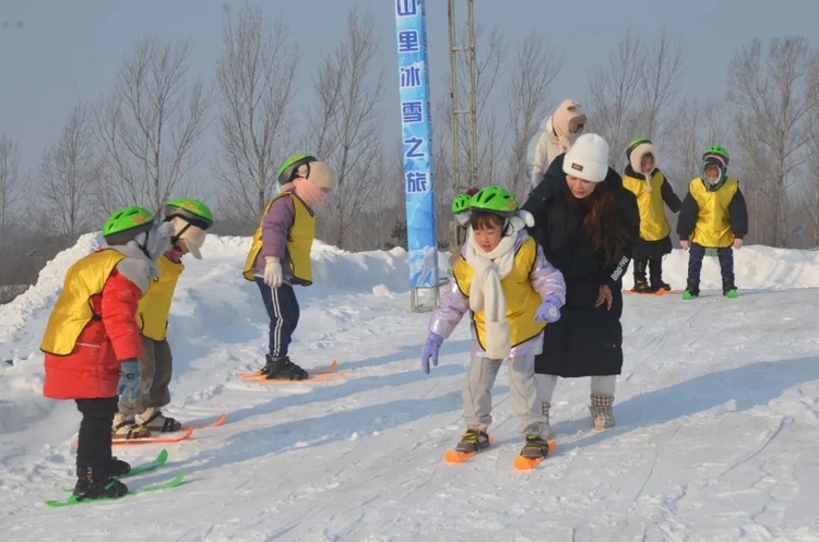 逐夢冰雪 相約凈月——長春凈月高新技術産業開發區冰雪嘉年華