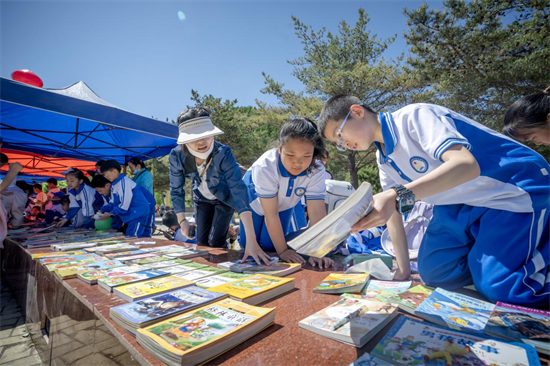 延邊州安圖縣開展“弘揚傳統文化 傳承民族精神”全民閱讀推廣活動_fororder_吉林安圖1