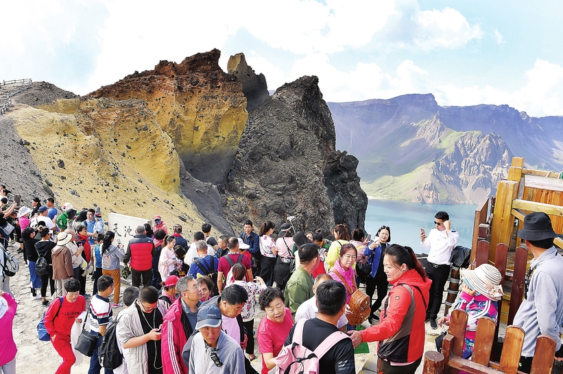 長白山景區進入旅遊高峰期