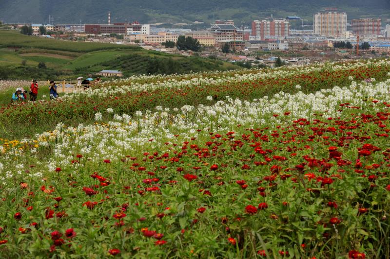 延邊圖們市日光山民俗風情園舉辦采風節