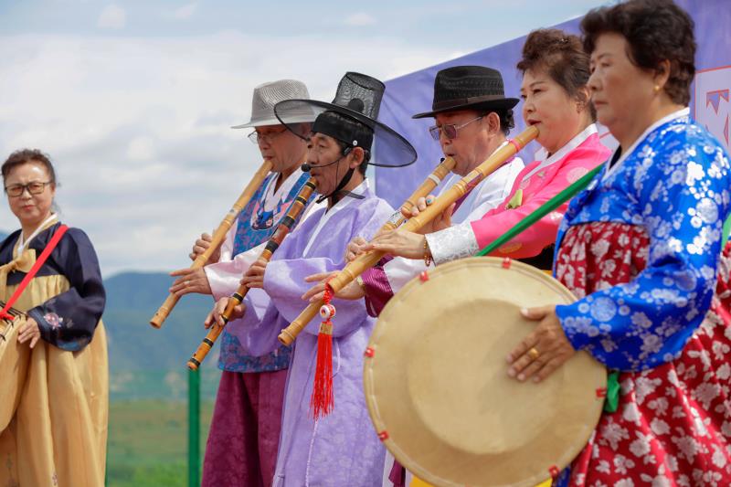 延邊圖們市日光山民俗風情園舉辦采風節