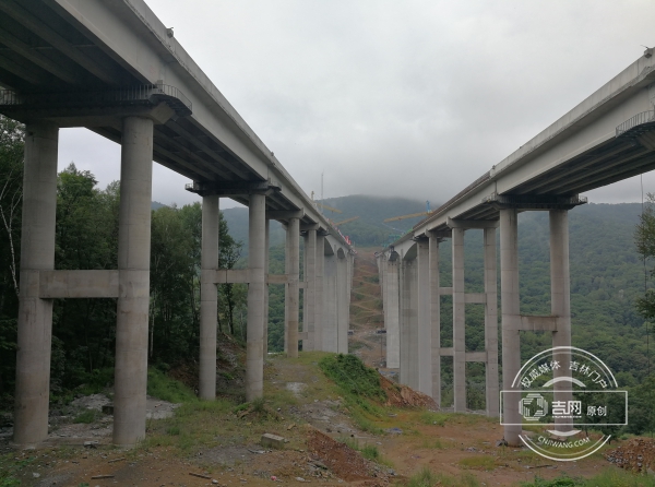 東北第一高橋涼水特大橋合龍 輝白高速貫通