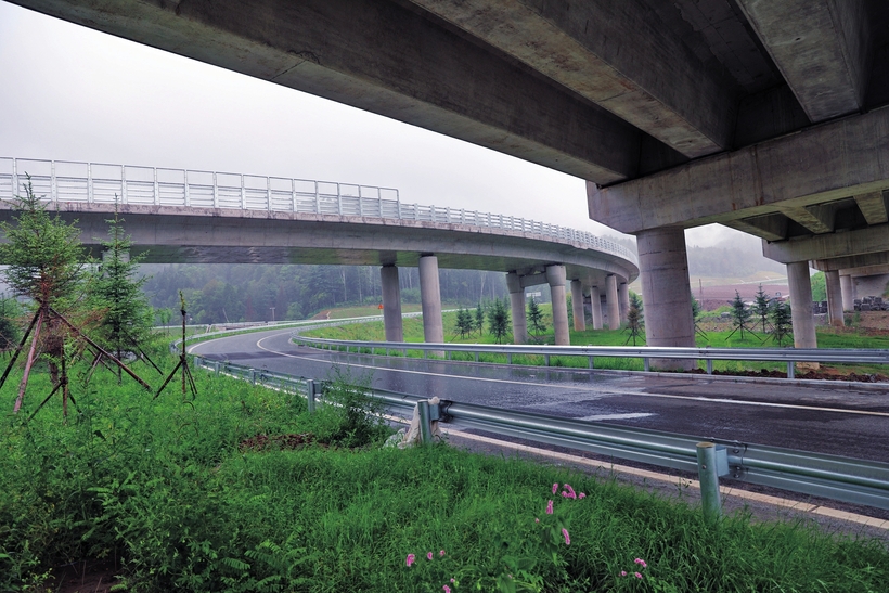 輝白高速公路將於10月末全線建成通車