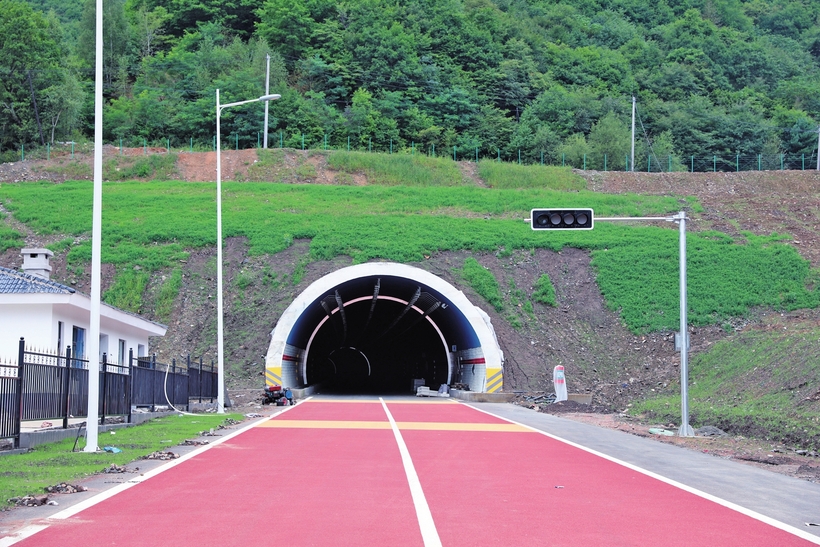 輝白高速公路將於10月末全線建成通車