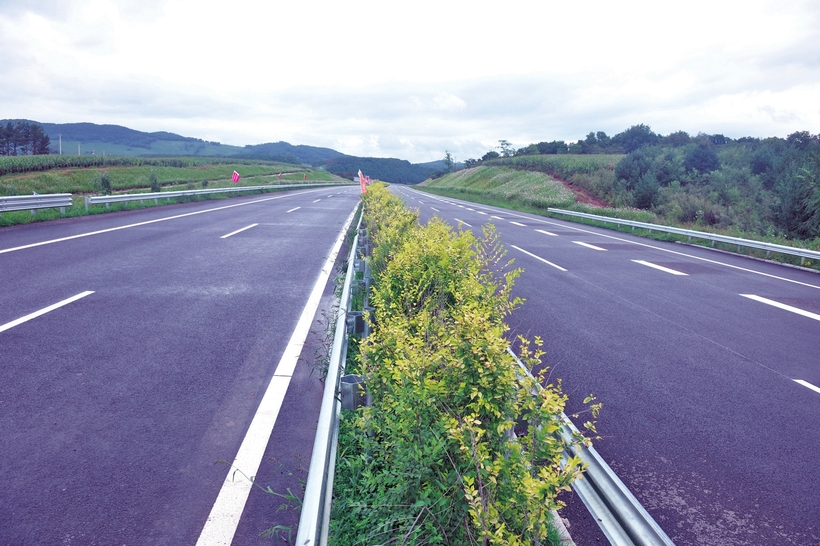 輝白高速公路將於10月末全線建成通車