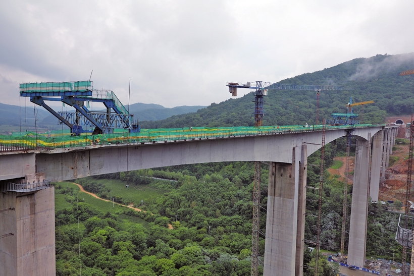 輝白高速公路將於10月末全線建成通車