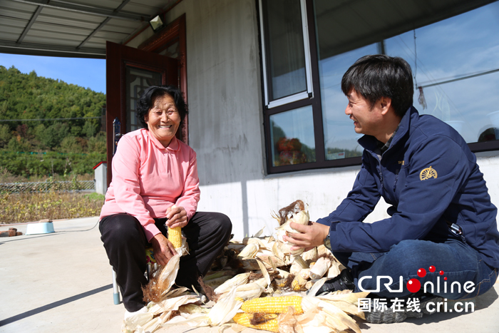 07【吉林】【供稿】【CRI看吉林（標題）】【社會民生（標題）】【關東黑土（延邊）】【移動版（圖）】【專訪】延邊州延吉市朝陽川鎮八道村駐村“第一書記”韓成海：“村民不脫貧，大家就把我趕出八道村！”