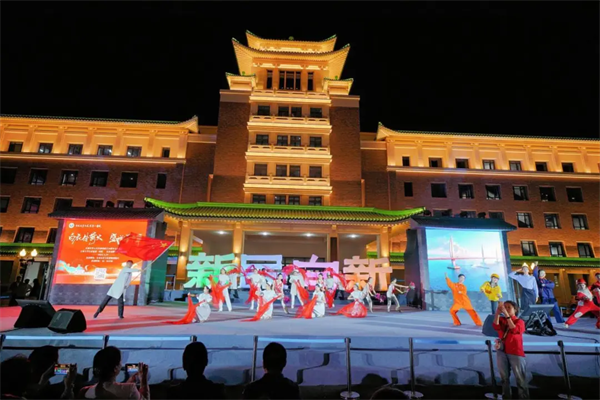 吉大一院聯袂長春市朝陽區人民政府舉行慶祝中華人民共和國成立76週年文藝晚會_fororder_圖片 1