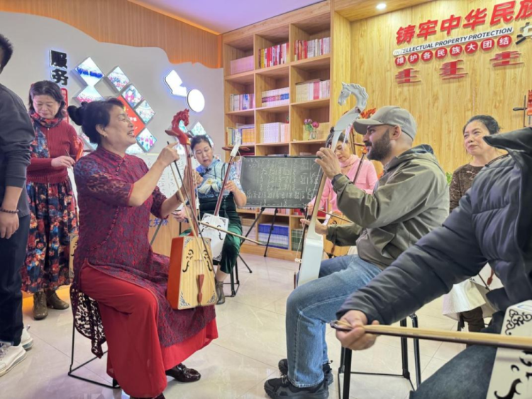 “家門口”的幸福!——多國記者點讚吉林松原社區居民多彩晚年生活