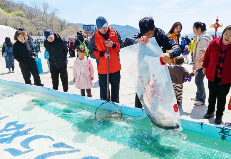 2025松花湖開江魚美食季拉開帷幕