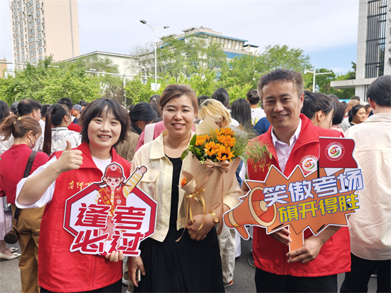 延吉市退役軍人志願者開展助力高考公益活動_fororder_吉林退役志願者2