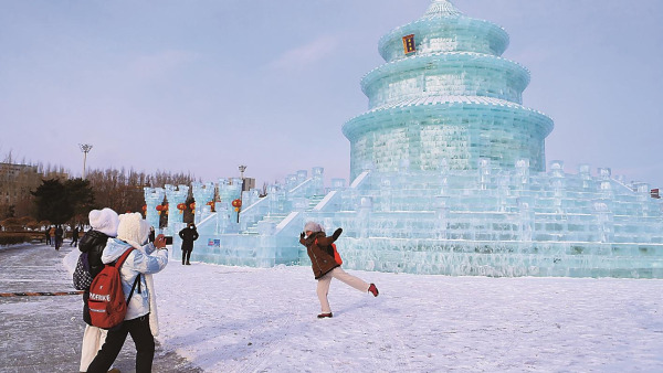 特色冰雕亮相長春新民大街